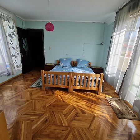 Guest House Sky Plus Tbilisi Exterior photo